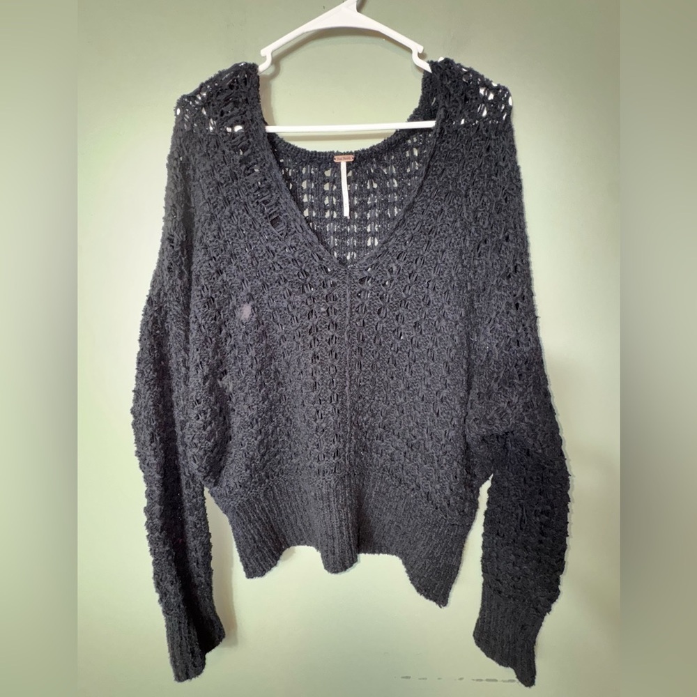 Free People Women’s Black VNeck Knit Sweater Size Medium